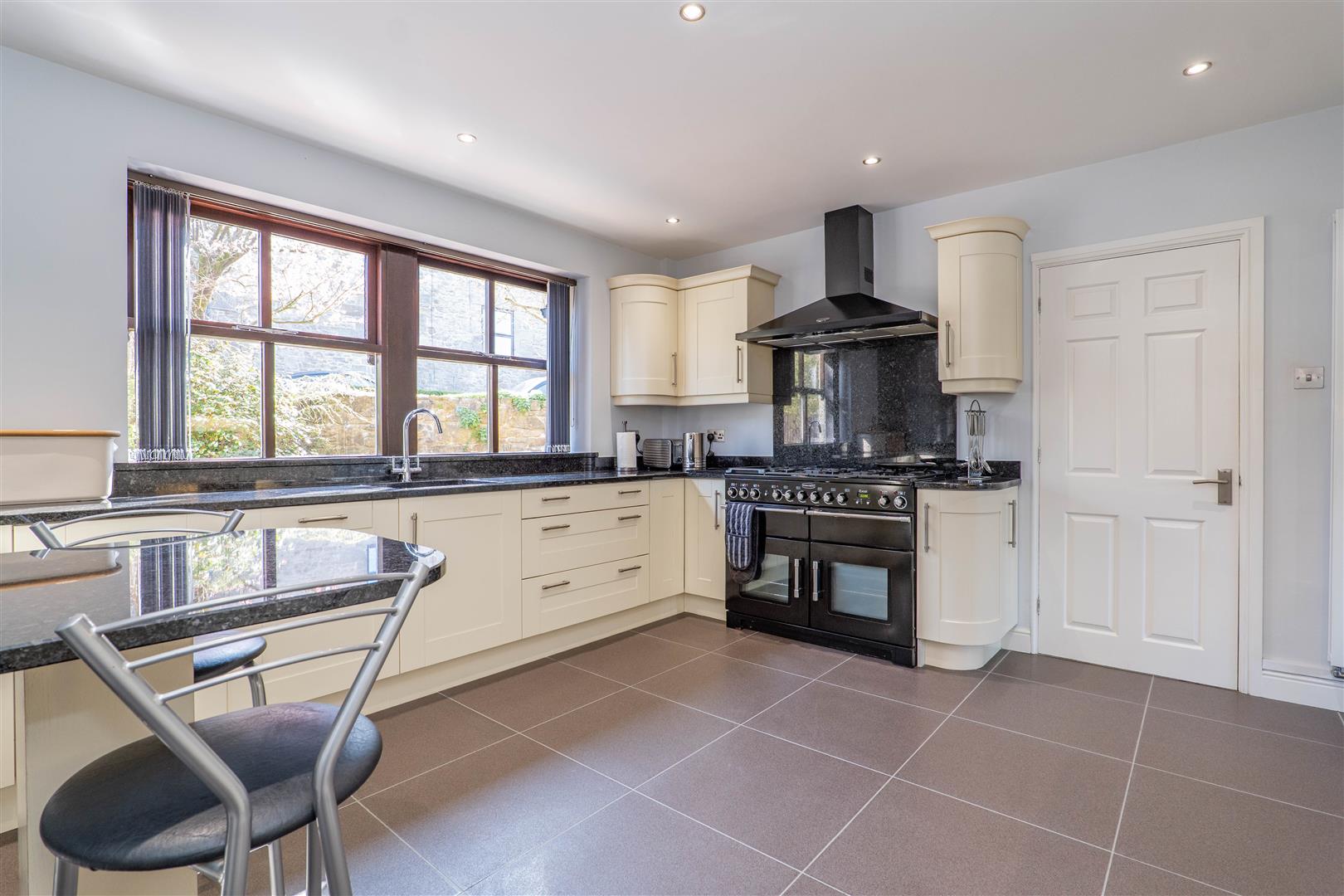 5 bed property in Millwood Close, Chorley
